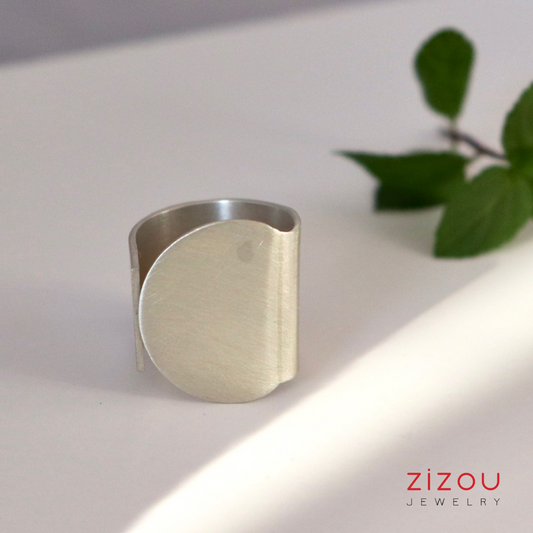 On the Moon / ring
