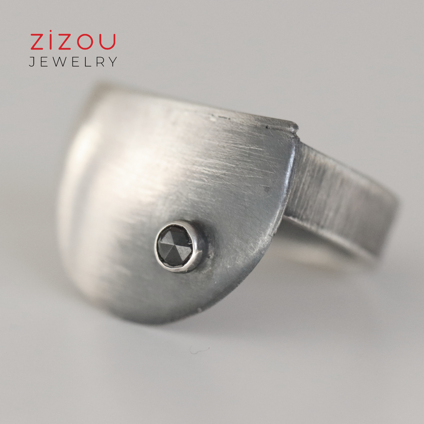 The Moon / Black spinel / ring