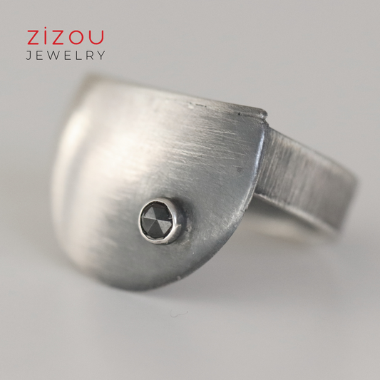The Moon / Black spinel / ring