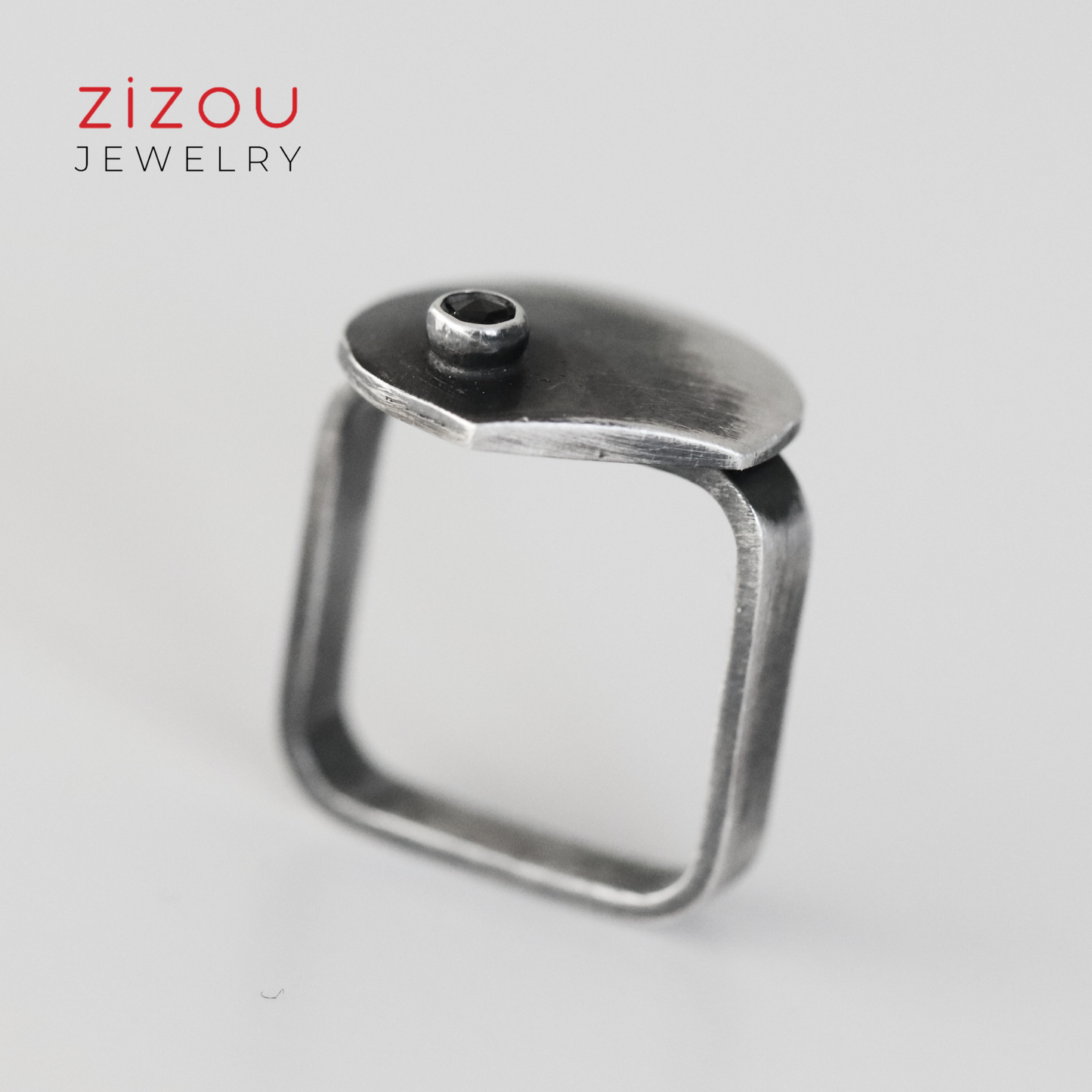 The Moon / Black spinel / square / ring