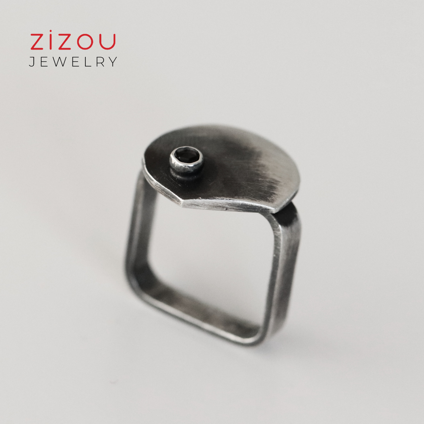 The Moon / Black spinel / square / ring