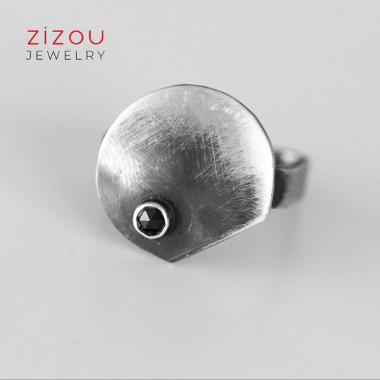The Moon / Black spinel / square / ring