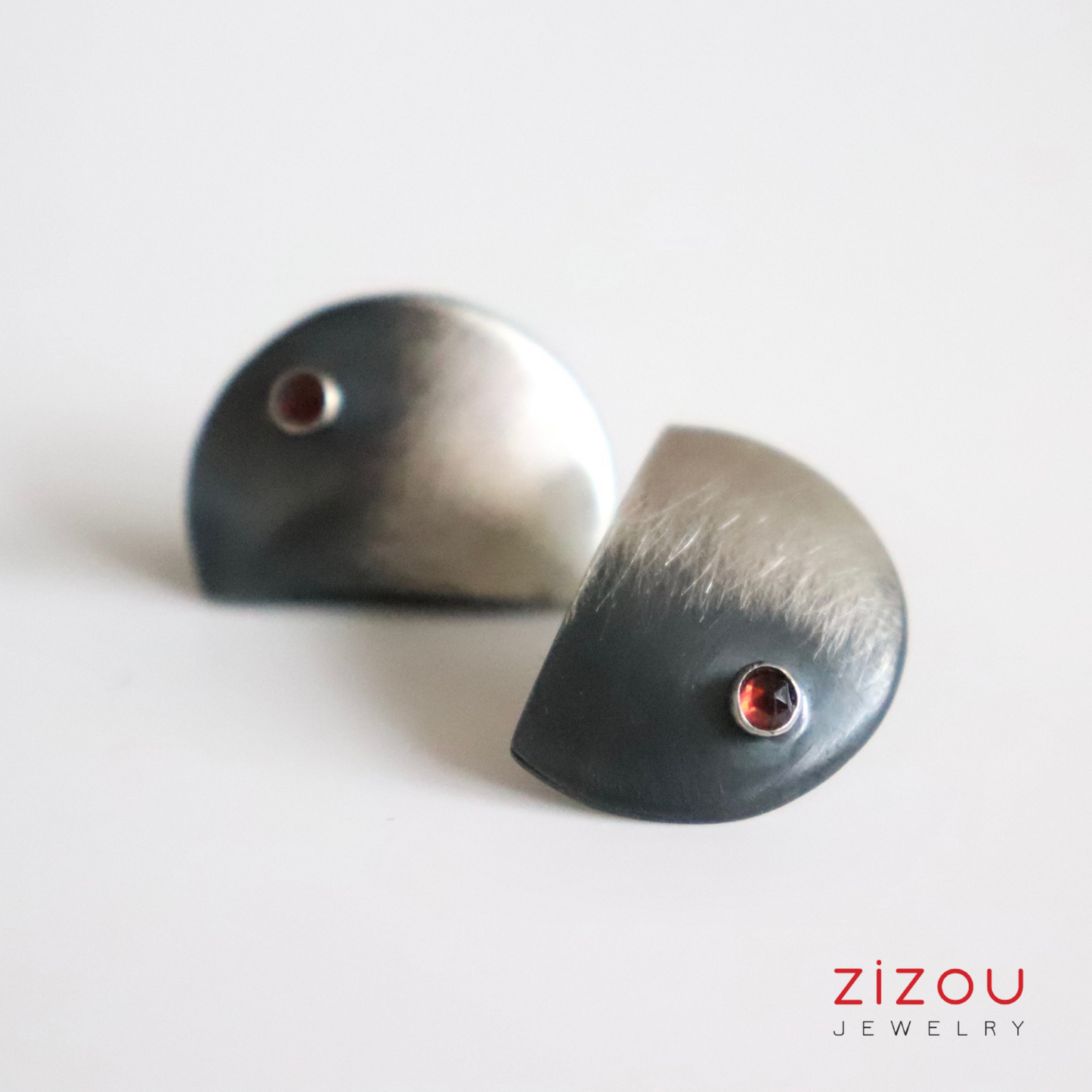 The Moon / garnet / earrings