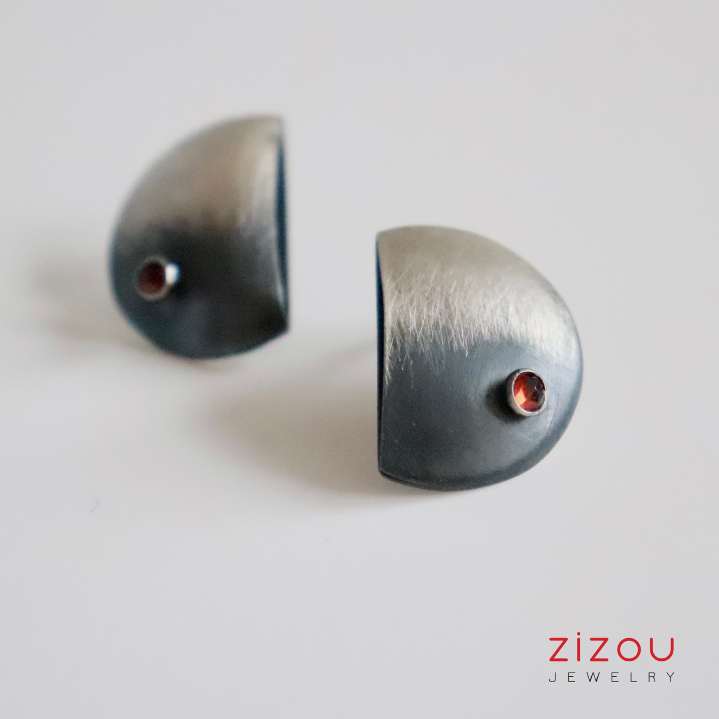 The Moon / garnet / earrings