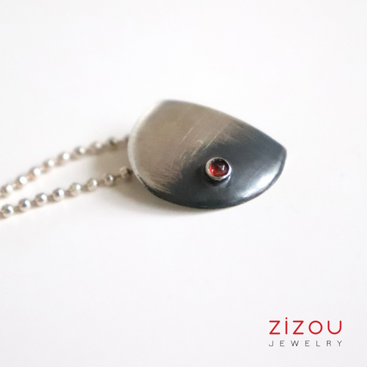 The Moon / garnet / necklace