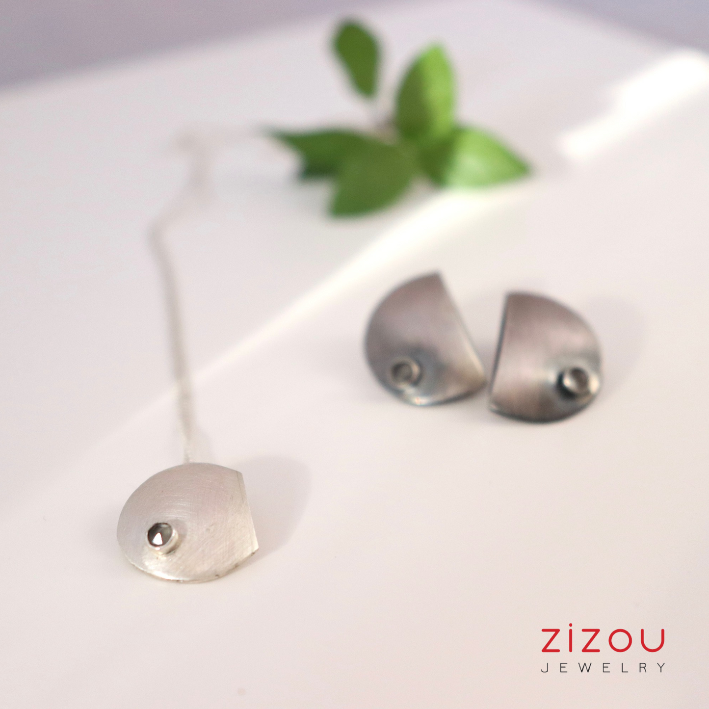 Full Moon / moonstone grey / necklace