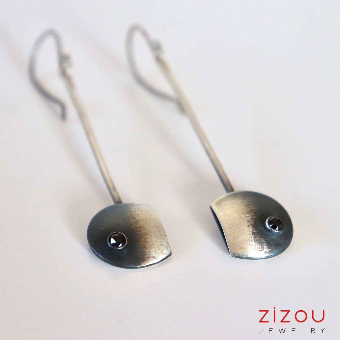 The Moon / Black spinel / earrings