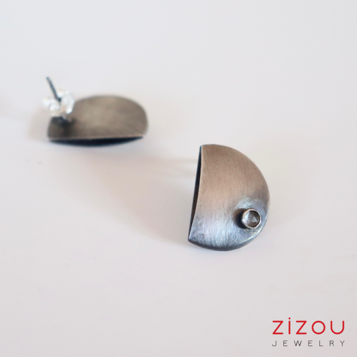 The Moon / moonstone grey / earrings