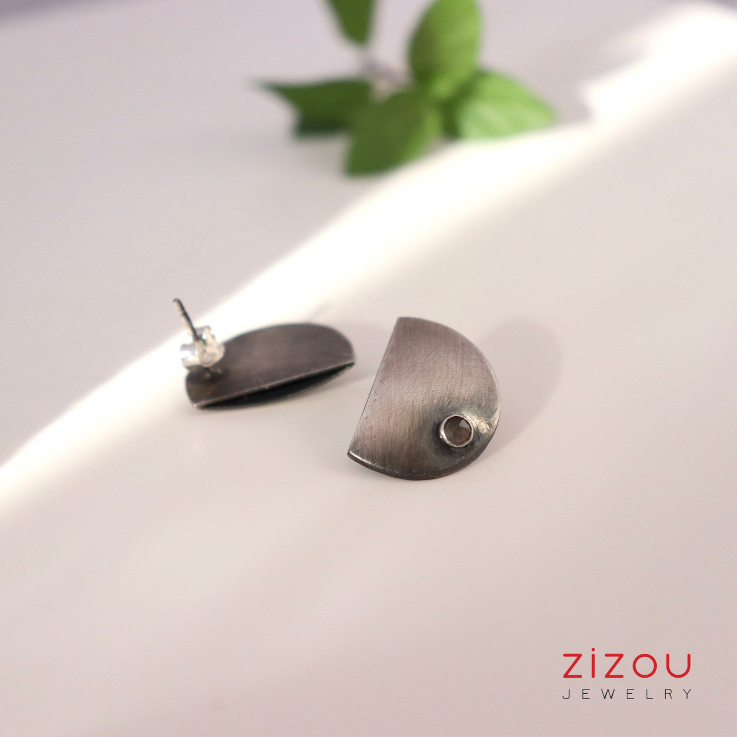 The Moon / moonstone grey / earrings