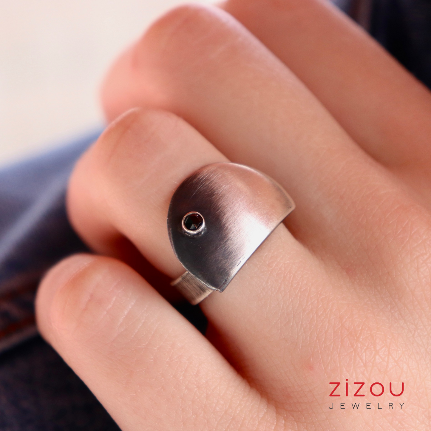 The Moon / Black spinel / ring