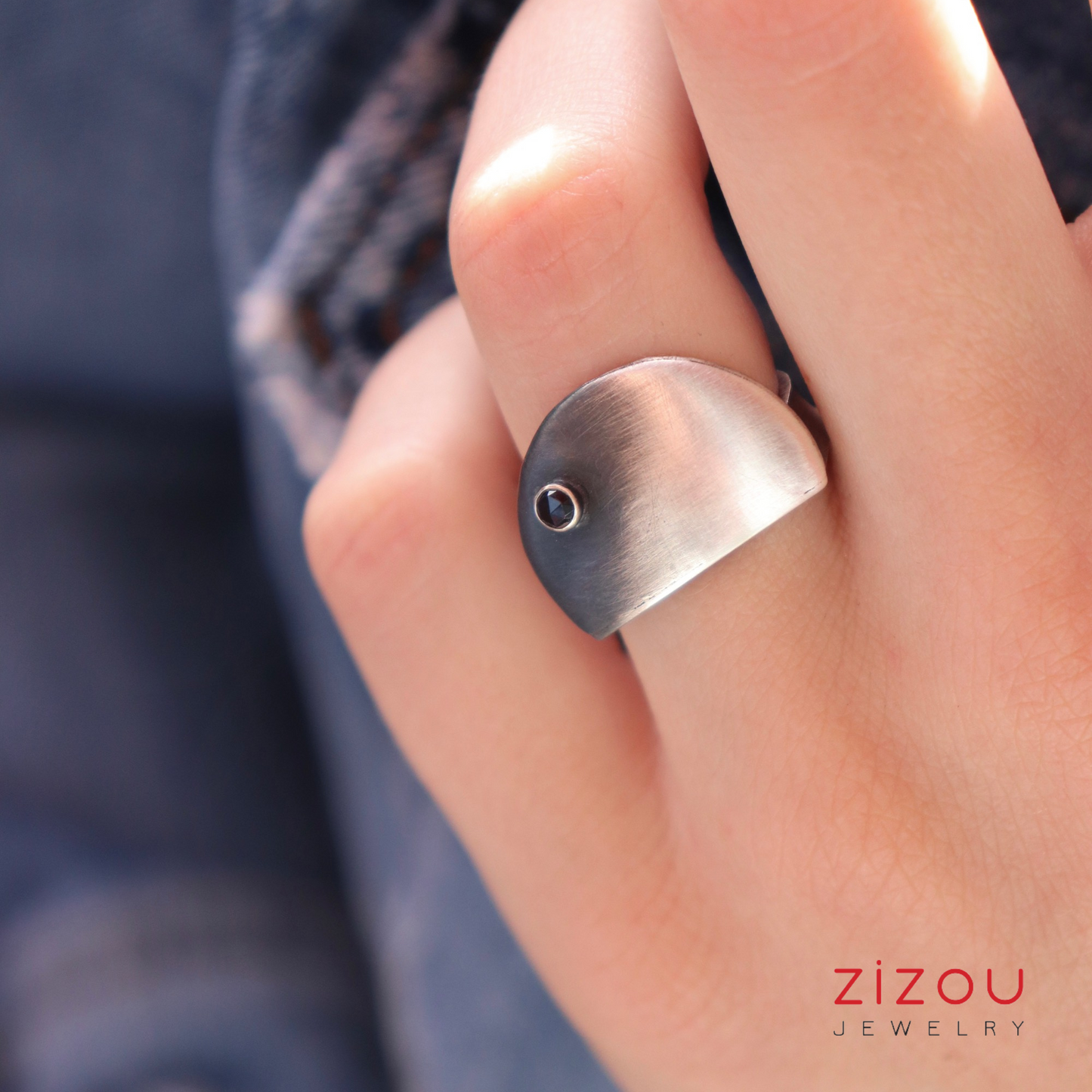 The Moon / Black spinel / ring