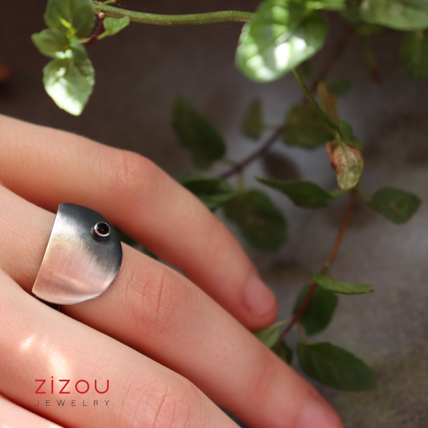 The Moon / Black spinel / ring