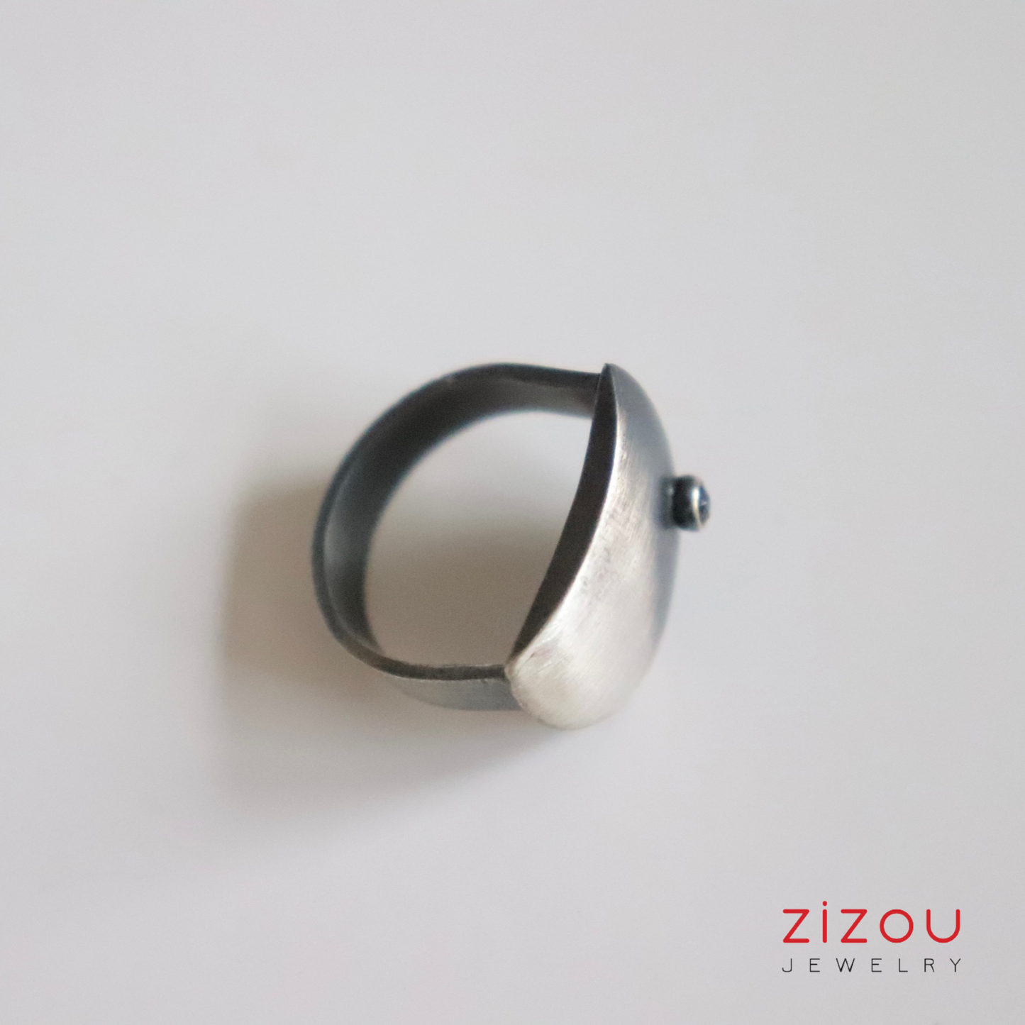 The Moon / Black spinel / ring