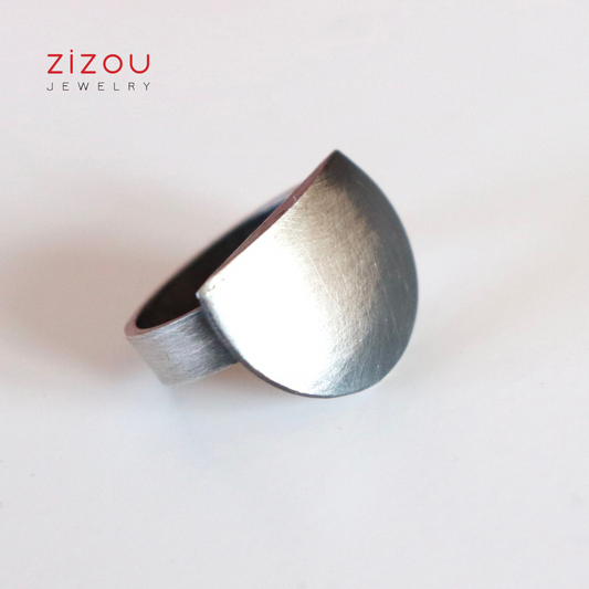 The Moon / ring
