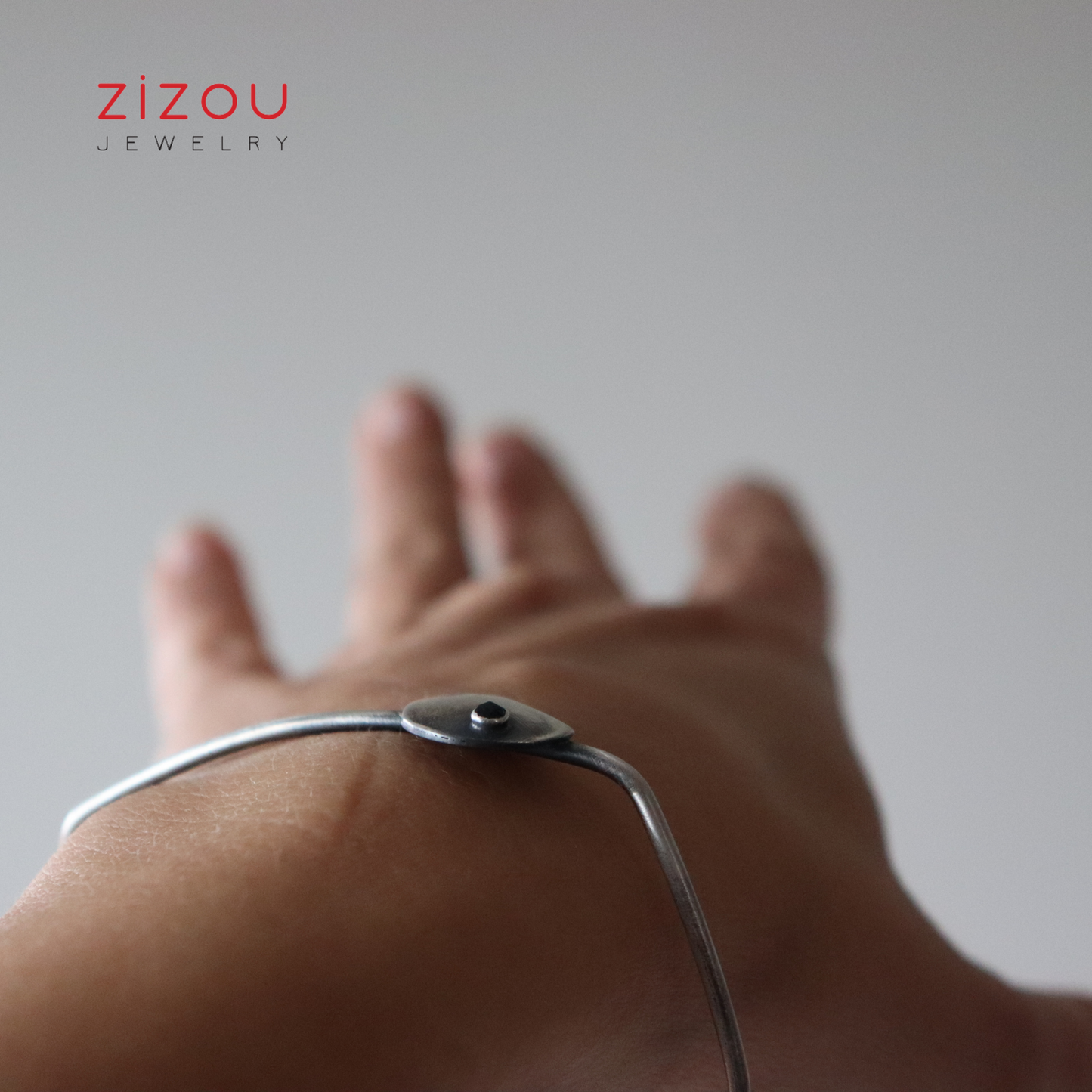 The Moon / topaz / bracelet