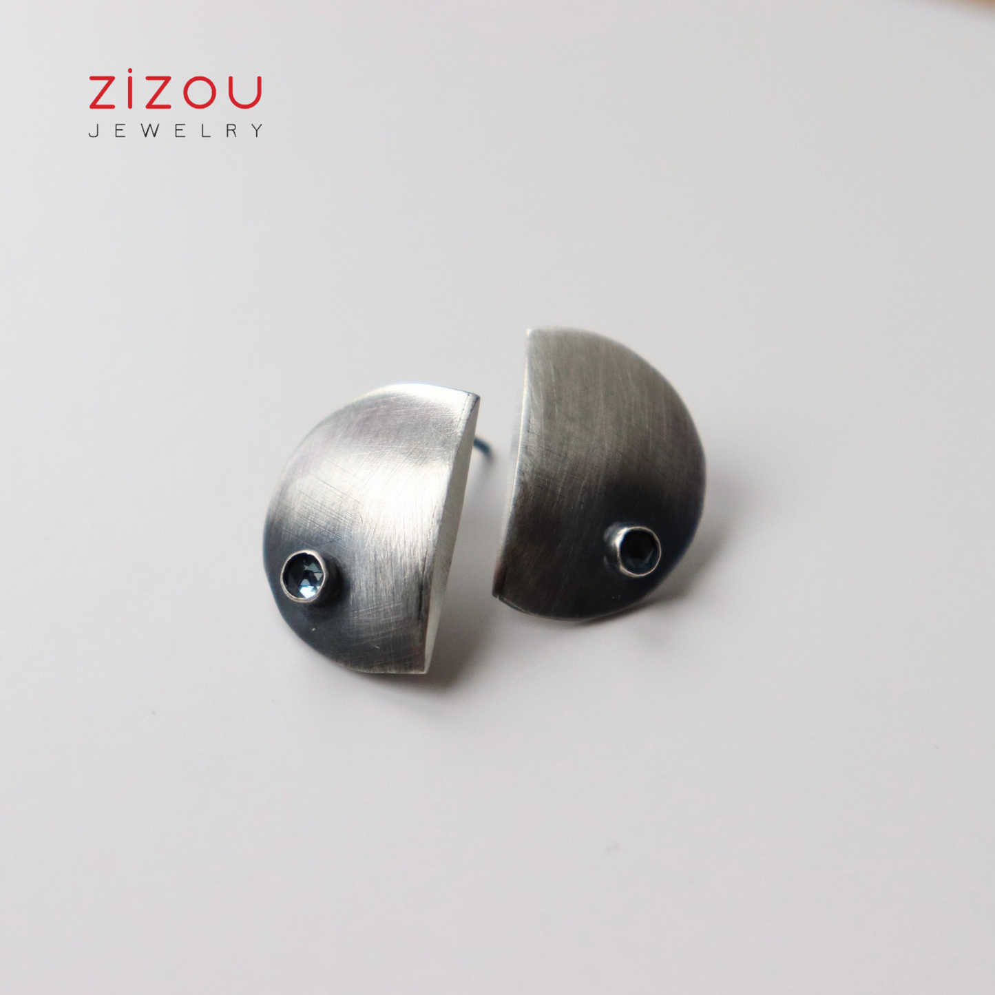 The Moon / topaz / earrings
