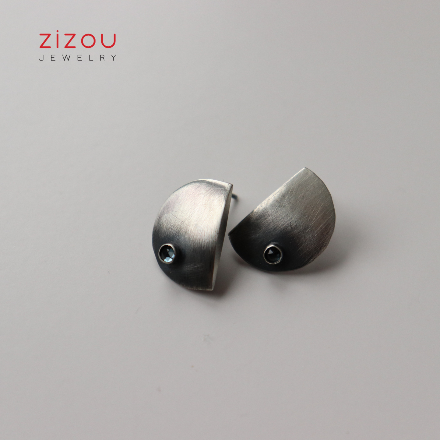 The Moon / topaz / earrings