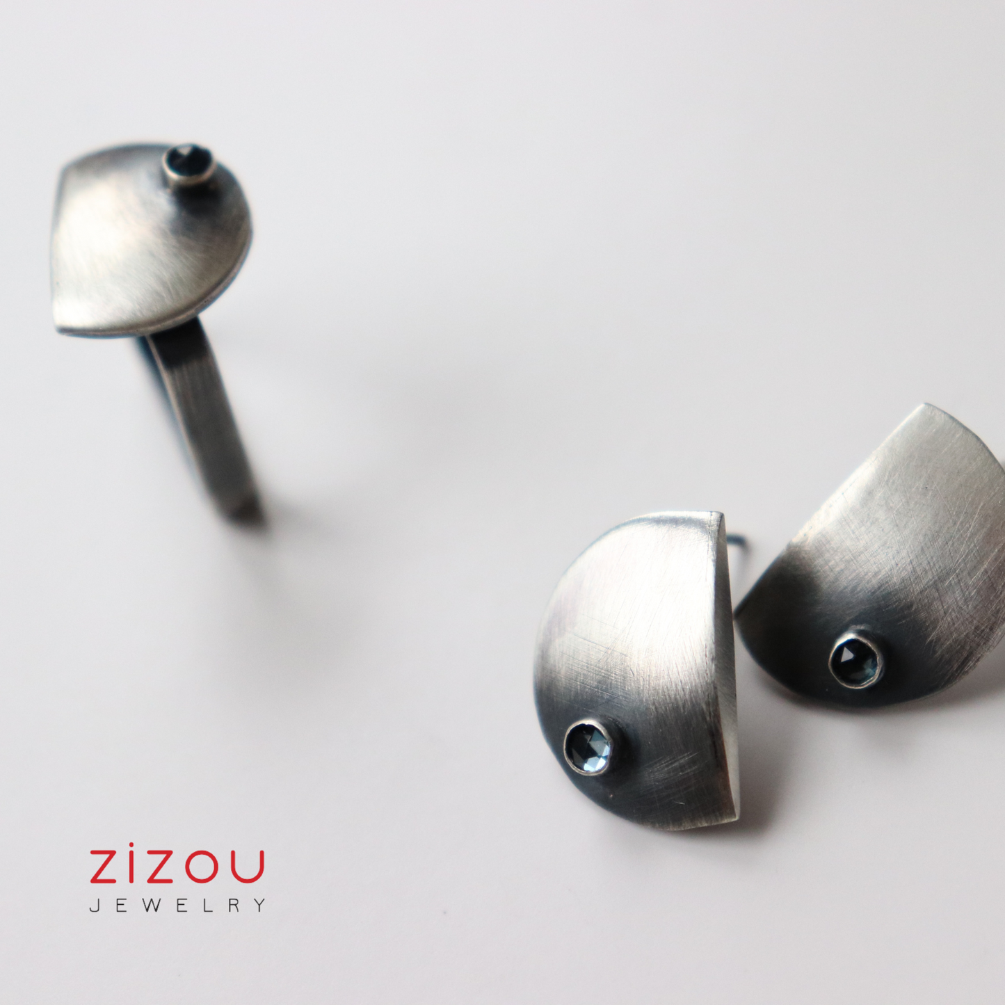 The Moon / topaz / earrings