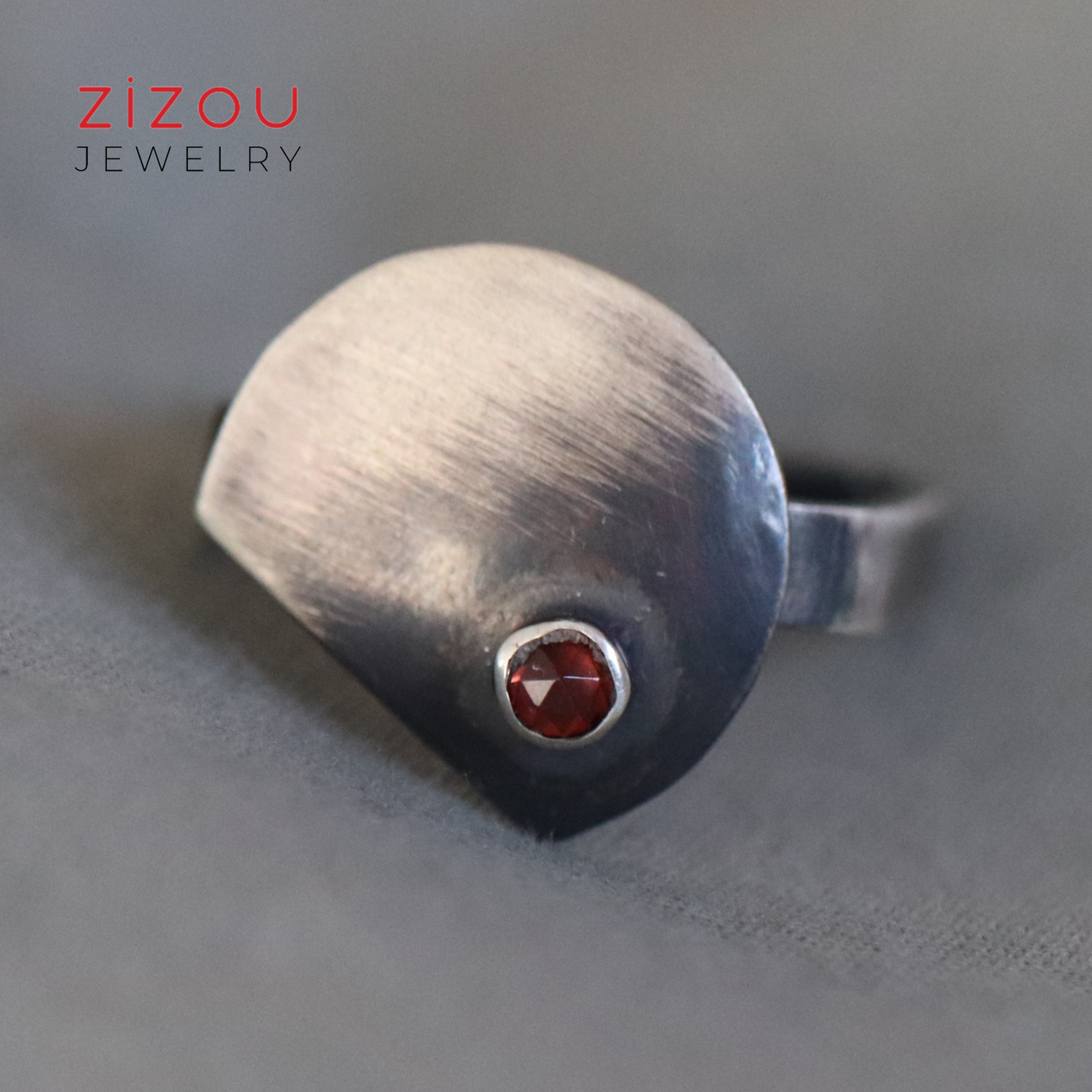 Moon / garnet / square / ring