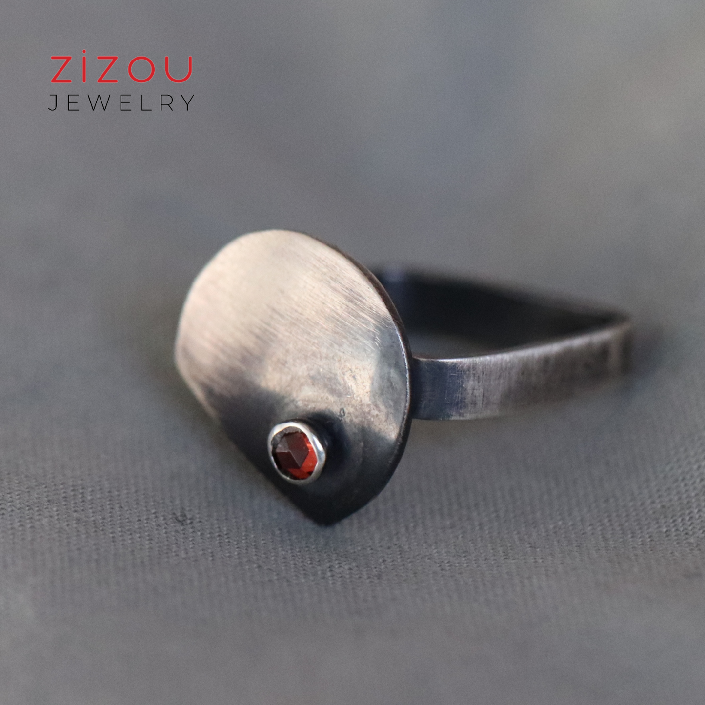 Moon / garnet / square / ring