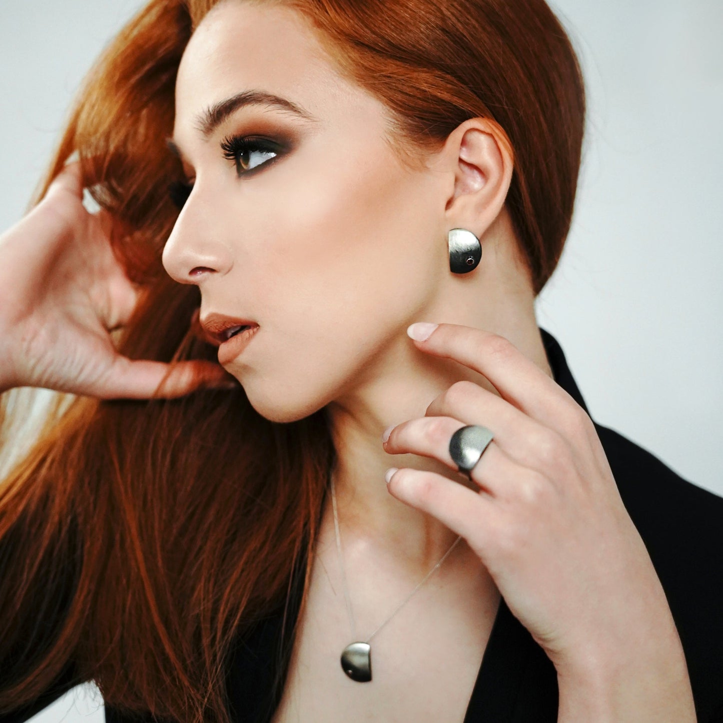 The Moon / garnet / earrings