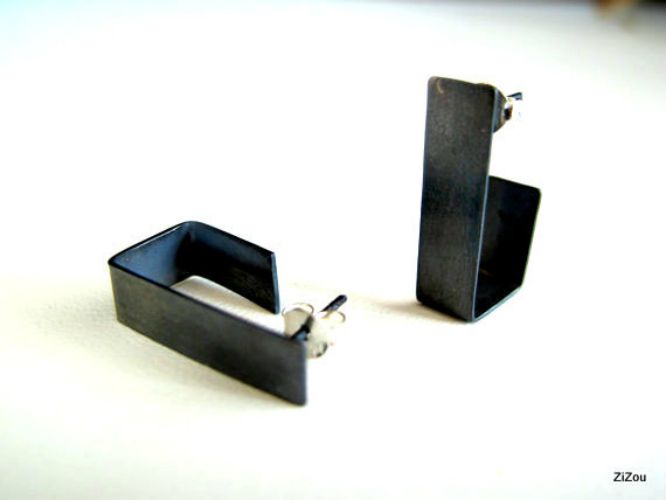 E / earrings