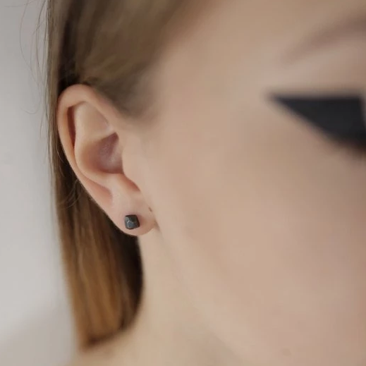 Nuggets / Black / earrings