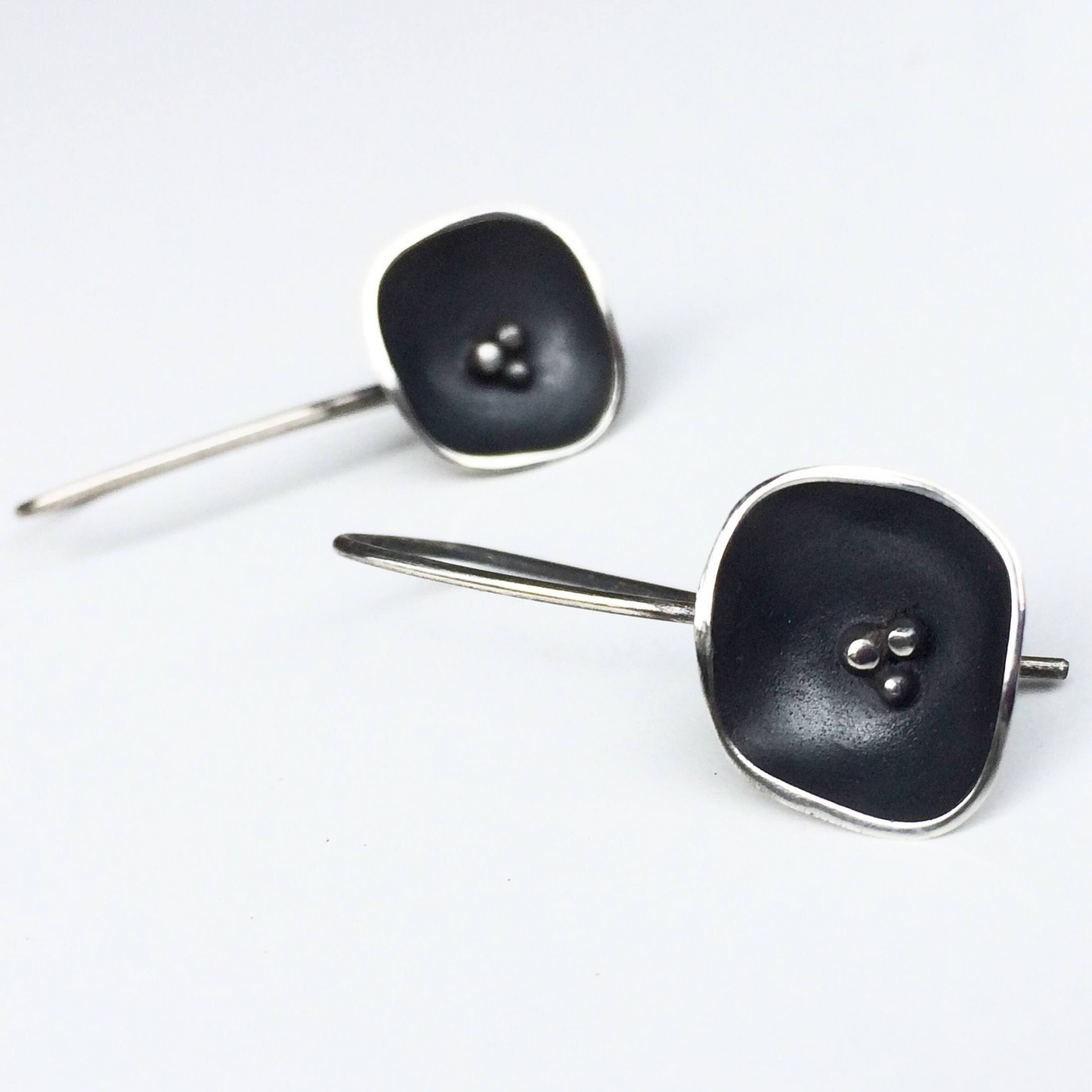 Black Flower Classic / earrings