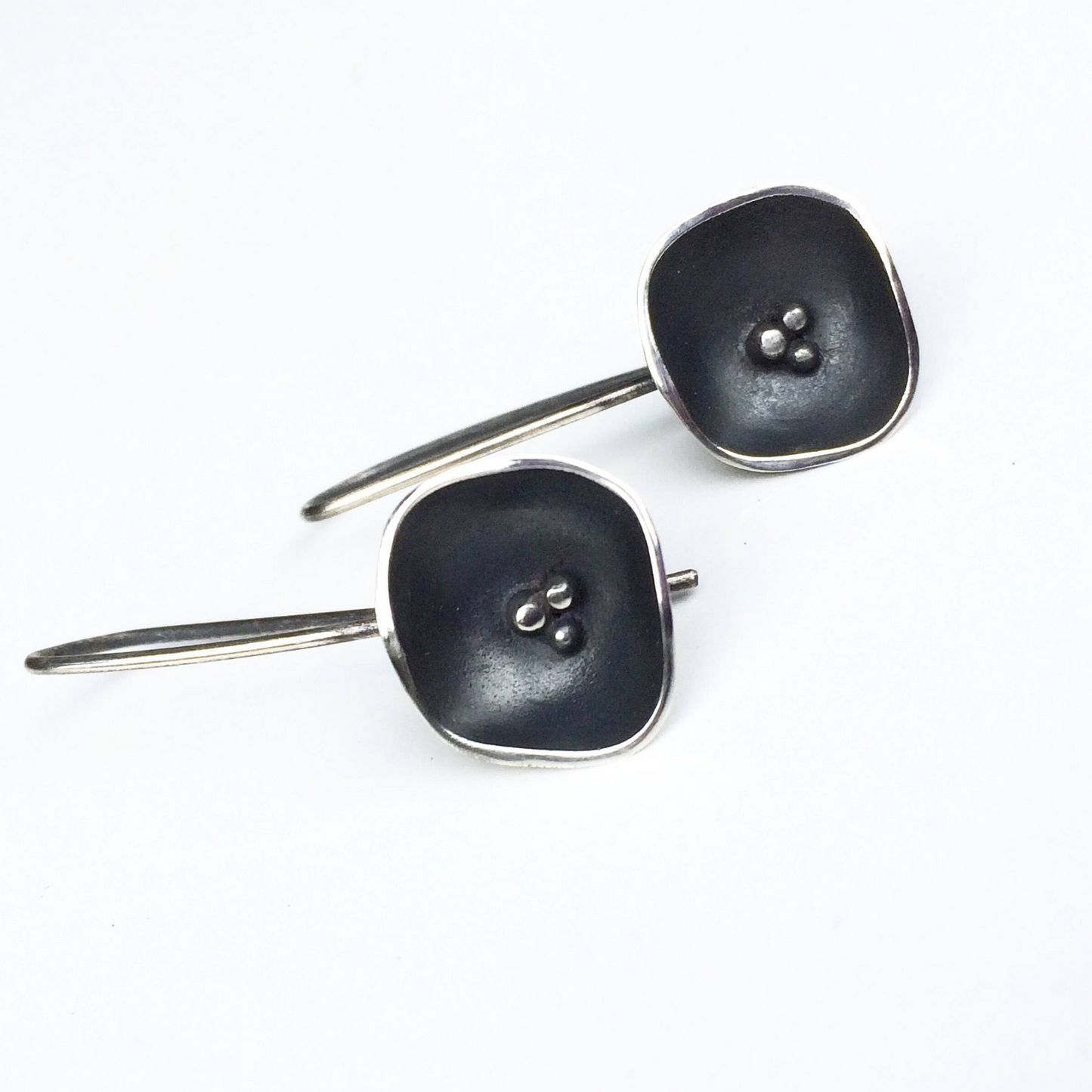 Black Flower Classic / earrings