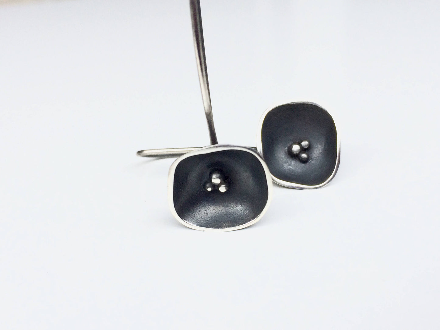 Black Flower Classic / earrings