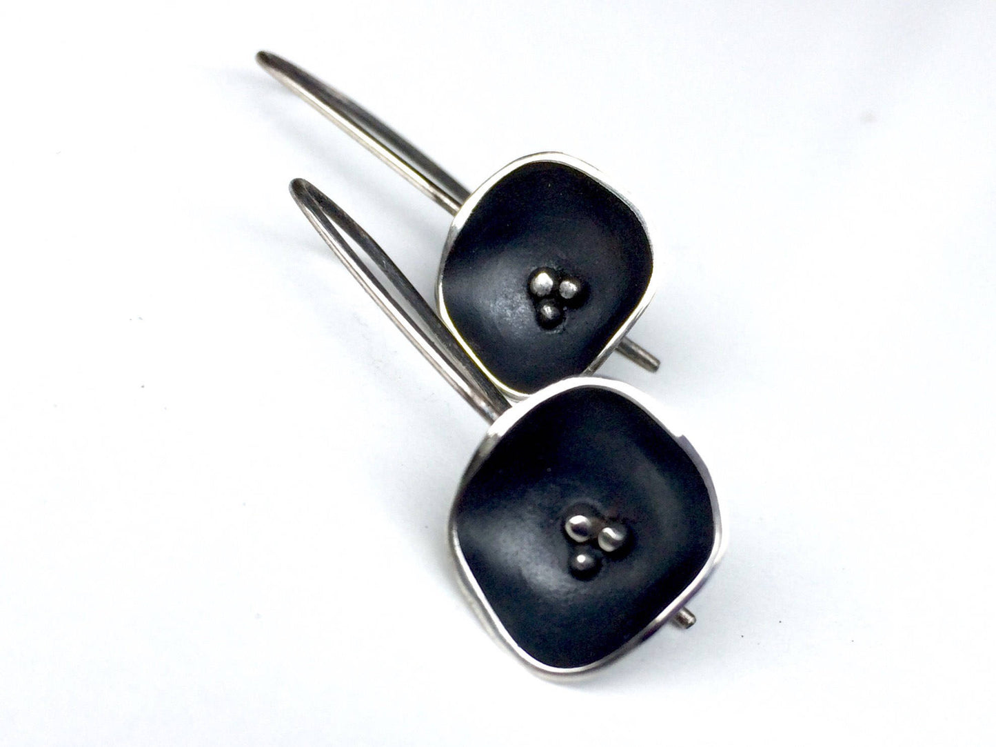Black Flower Classic / earrings