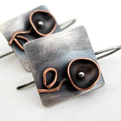Black flower / metal mix / earrings