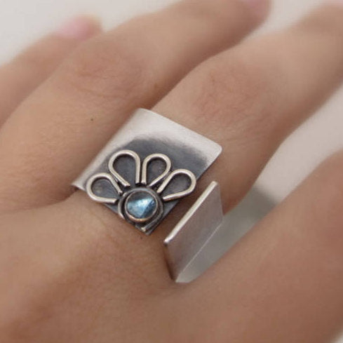 Daisy / topaz / square / ring