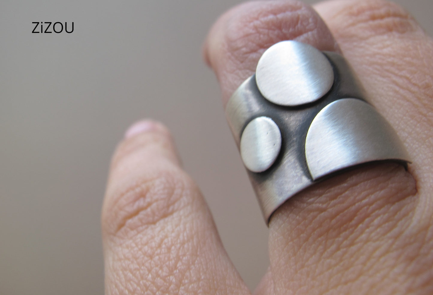Dots / ring