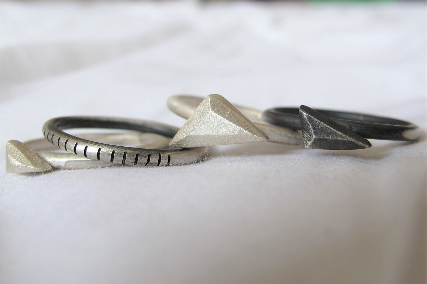 4U1 triangle / round / ring