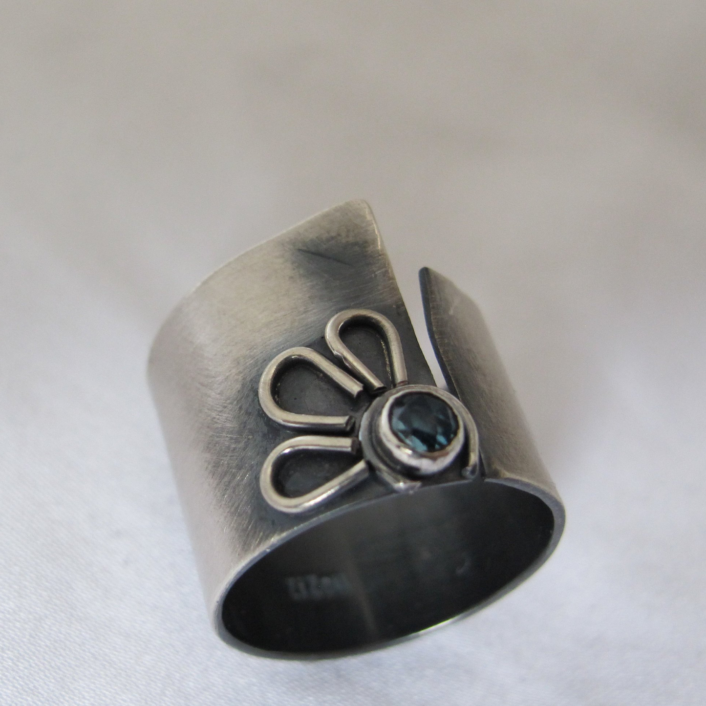 Daisy / topaz / round / ring