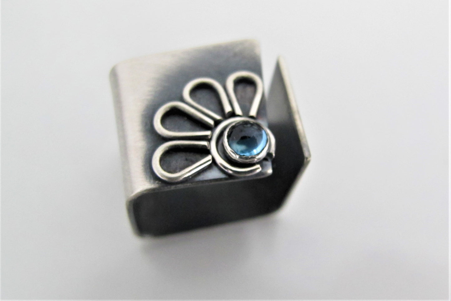 Daisy / topaz / square / ring