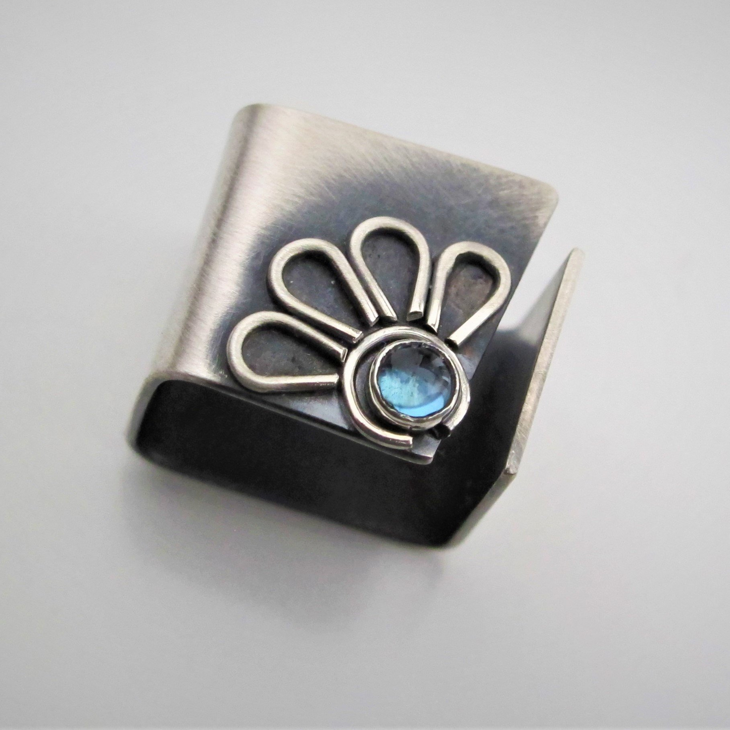 Daisy / topaz / square / ring