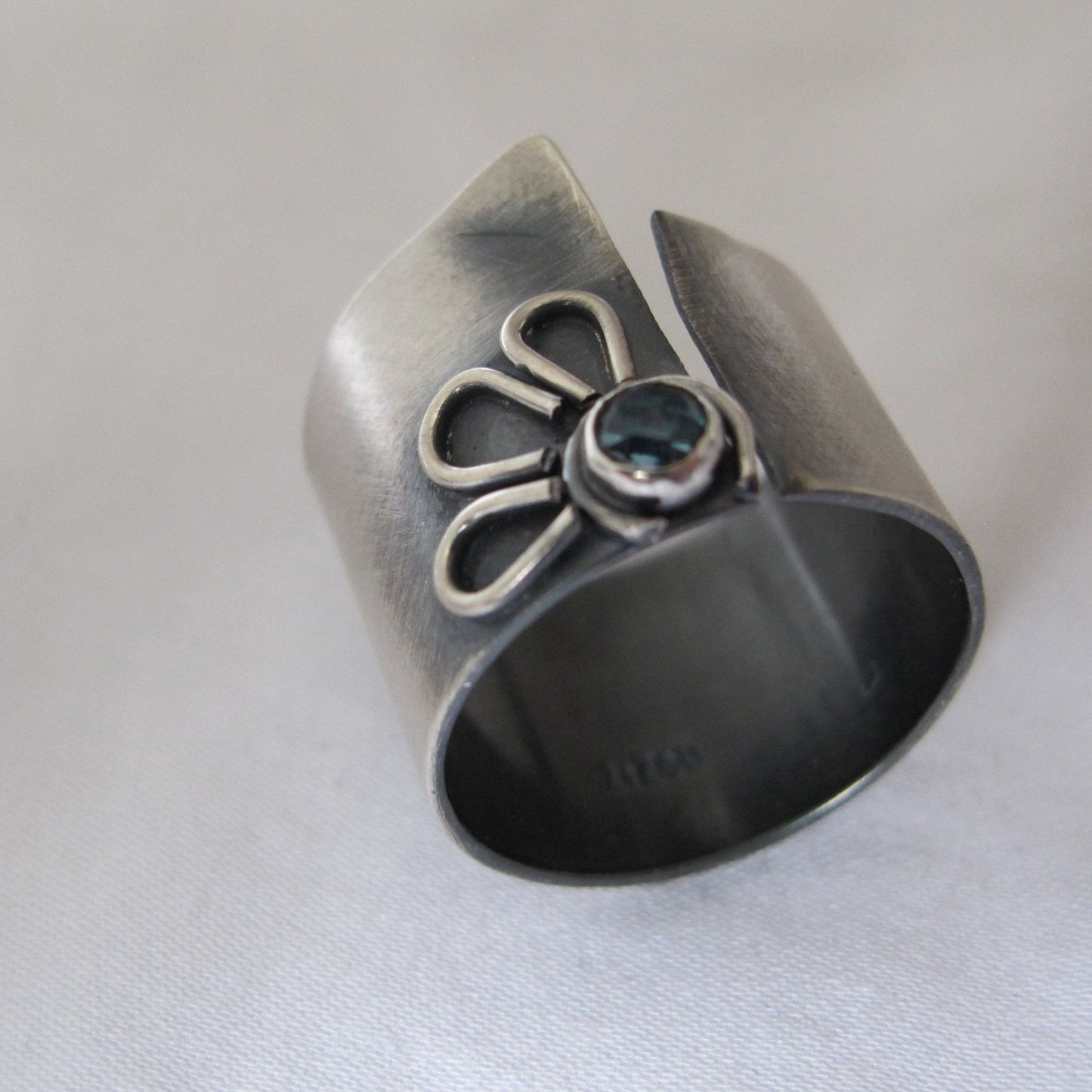 Daisy / topaz / round / ring
