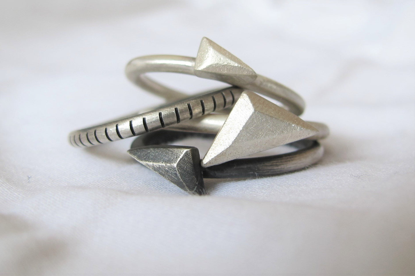 4U1 triangle / round / ring