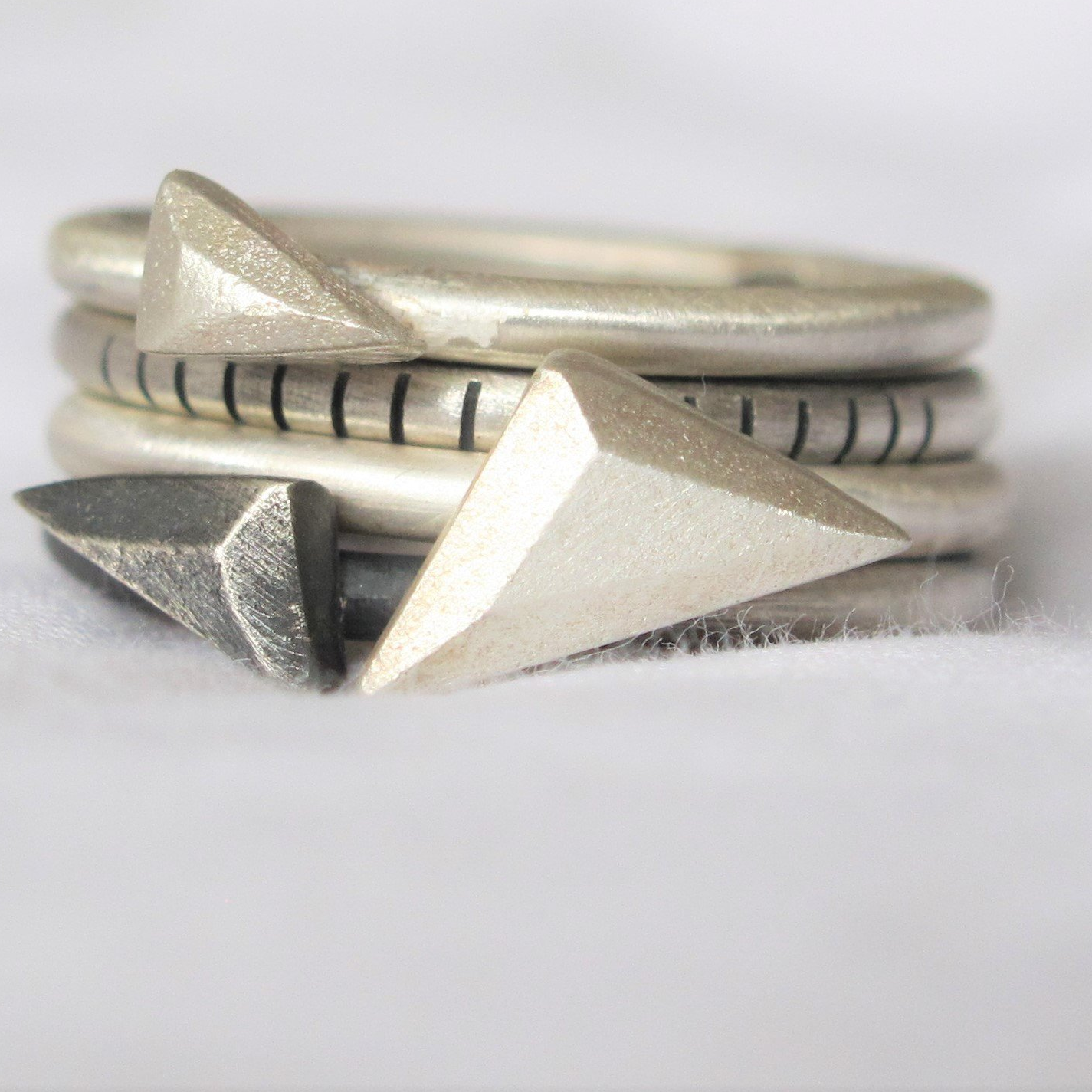 4U1 triangle / round / ring