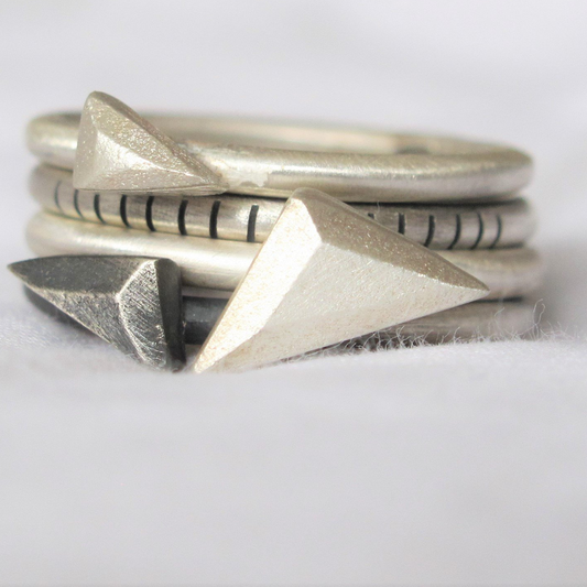 4U1 triangle / round / ring