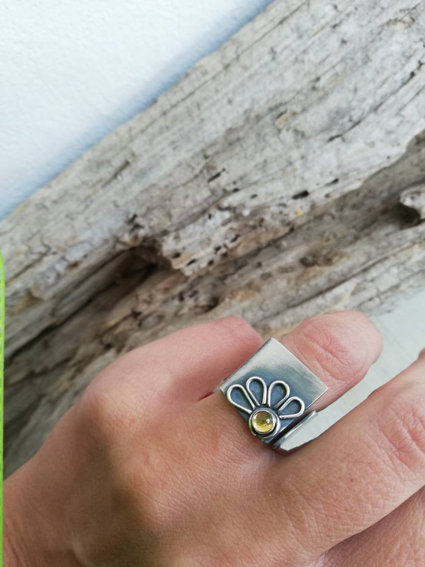 Daisy / citrine / ring