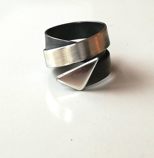 Tattoo / triangle / ring