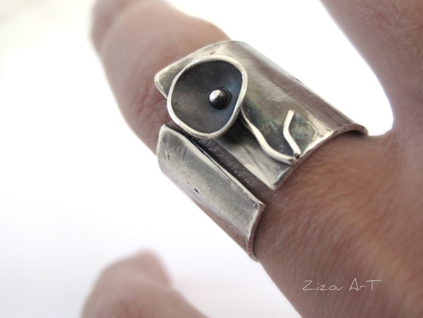 Black flower / ring