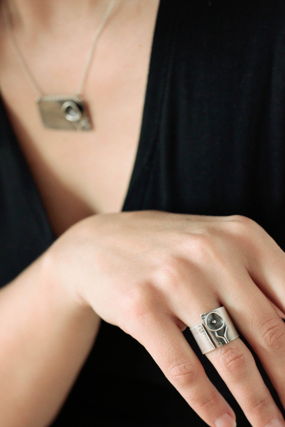 Black flower / ring