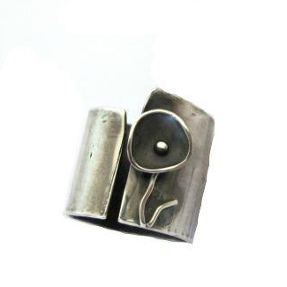 Black flower / ring