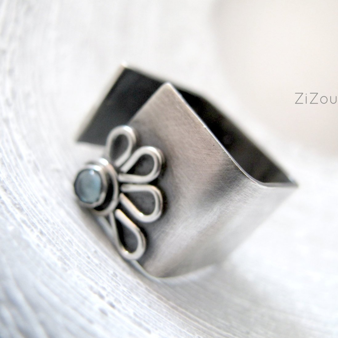 Daisy / topaz / square / ring