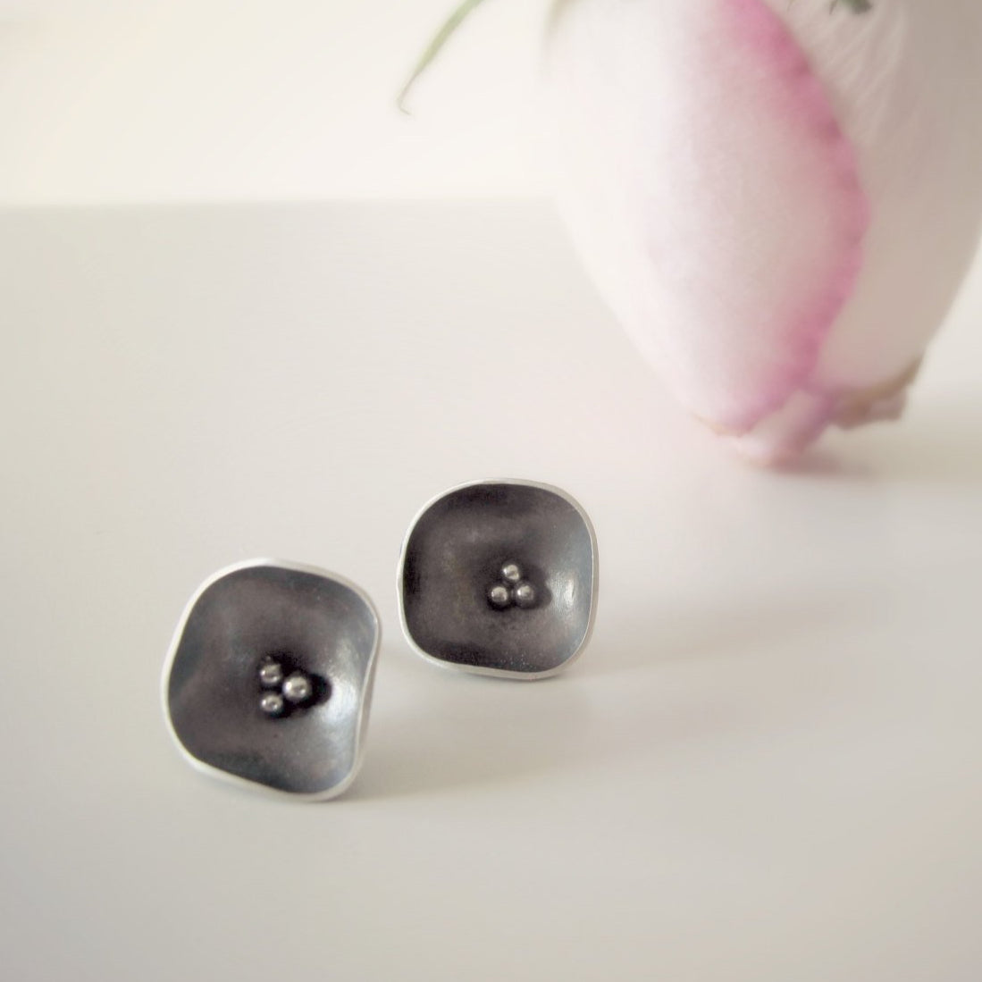 Black Flower S / earrings