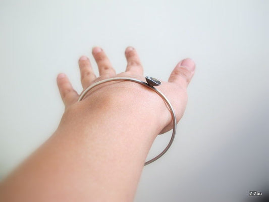 Black flower / bracelet